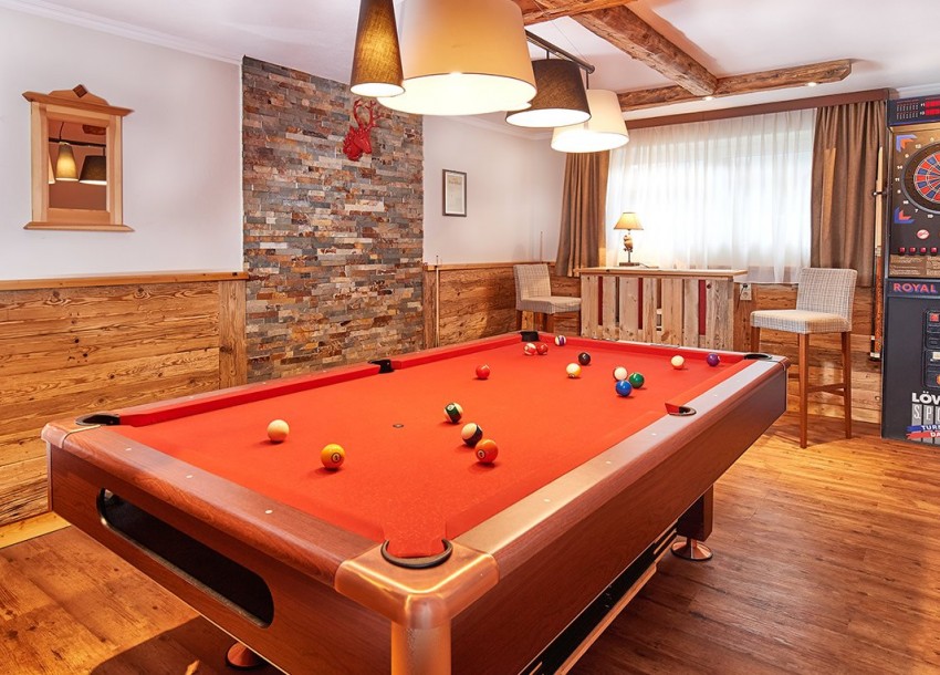 Billardtisch im Spielzimmer